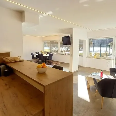 شقة Luxus Terrassenappartement Berg & 2 بودينسدورف