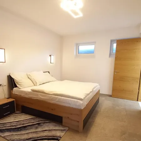Luxus Terrassenappartement Berg & 2 *