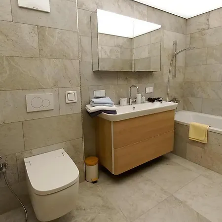شقة Luxus Terrassenappartement Berg & 2 بودينسدورف