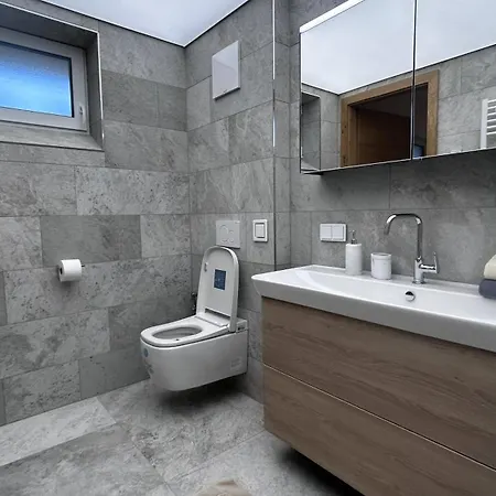 شقة Luxus Terrassenappartement Berg & 2 بودينسدورف