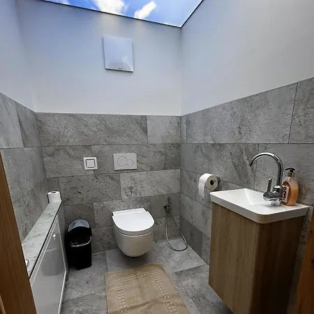 شقة Luxus Terrassenappartement Berg & 2 *